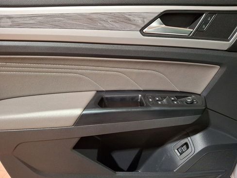 Used 2021 Volkswagen Atlas Cross Sport SE w/ Panoramic Sunroof Package image 8