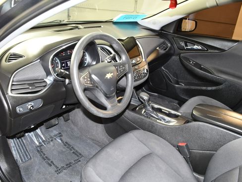 Used 2021 Chevrolet Malibu LT FWD image 2
