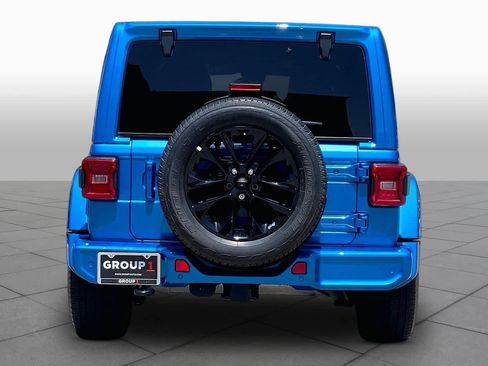 Used 2022 Jeep Wrangler Unlimited Sahara AWD/4WD image 5