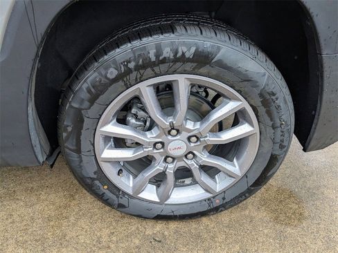 Used 2024 GMC Terrain SLT image 29