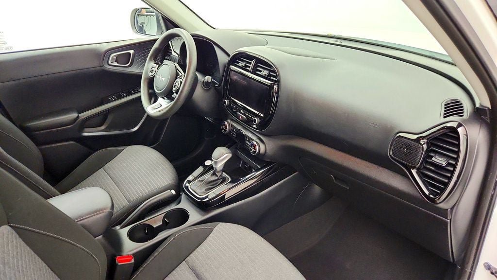 Used 2022 Kia Soul S FWD image 23