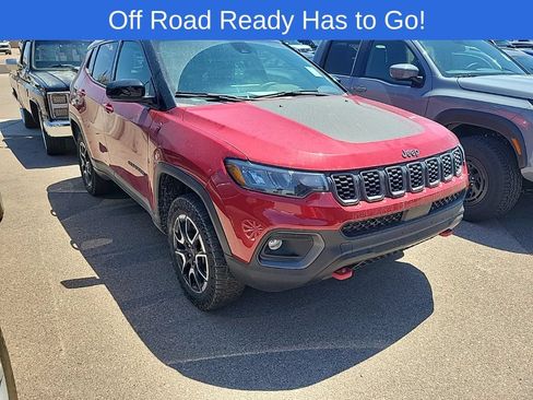 Used 2025 Jeep Compass Trailhawk AWD/4WD image 3