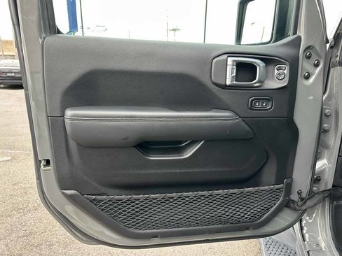 Used 2022 Jeep Wrangler Unlimited Sahara w/ Cold Weather Group image 10