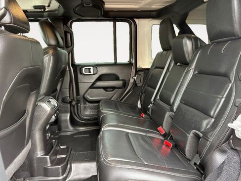 Used 2019 Jeep Wrangler Unlimited Sahara image 7