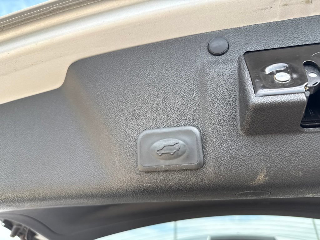 Used 2012 GMC Acadia SLE FWD image 10
