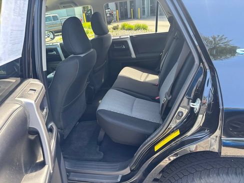 Used 2016 Toyota 4Runner SR5 AWD/4WD image 10