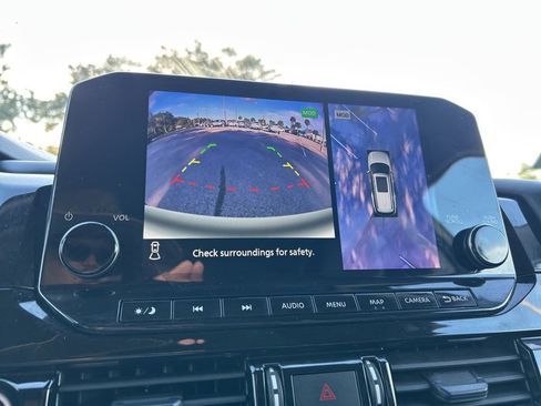 Used 2024 Nissan Pathfinder SL image 4