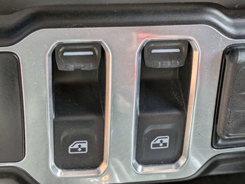 Used 2020 Jeep Wrangler Sport AWD/4WD image 25