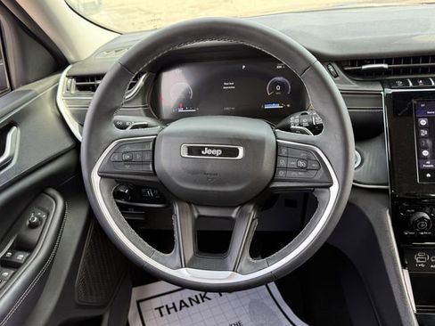 Used 2024 Jeep Grand Cherokee Laredo image 16