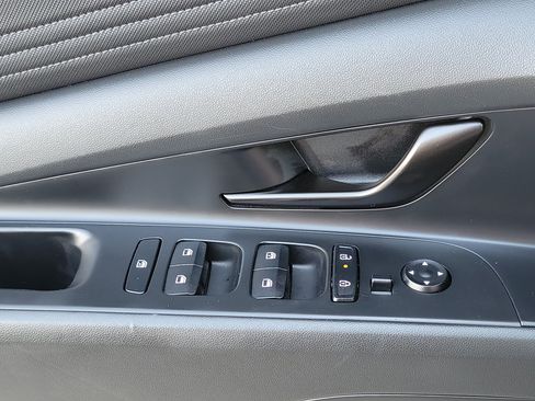 Certified 2025 Hyundai Elantra SEL FWD image 10