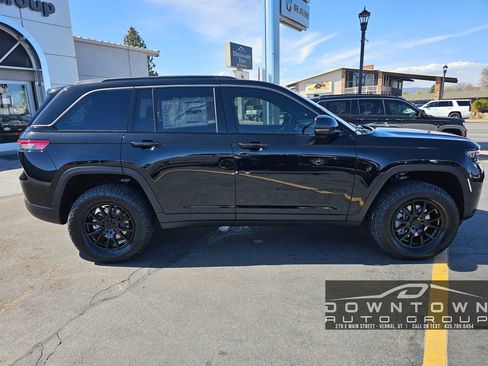 New 2026 Jeep Grand Cherokee Altitude AWD/4WD image 2