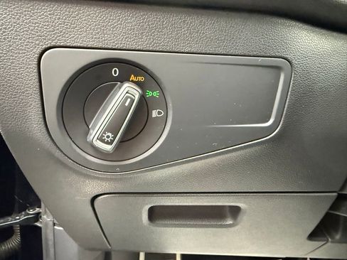 Used 2022 Volkswagen Tiguan SE R-Line image 13