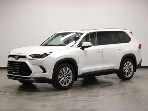 Used 2024 Toyota Grand Highlander AWD image 4