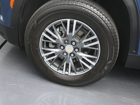Used 2024 Chevrolet Traverse LS FWD image 9
