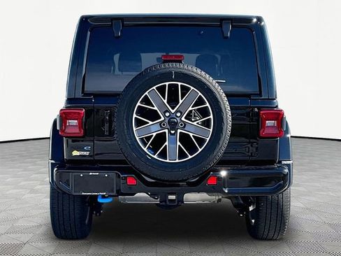 Used 2022 Jeep Wrangler Unlimited Sahara image 5