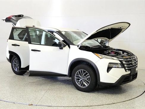 Used 2024 Nissan Rogue S FWD image 9