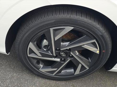 New 2026 Hyundai Elantra Limited FWD image 10