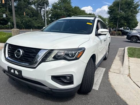 Used 2018 Nissan Pathfinder SL w/ SL Premium Package AWD/4WD image 4
