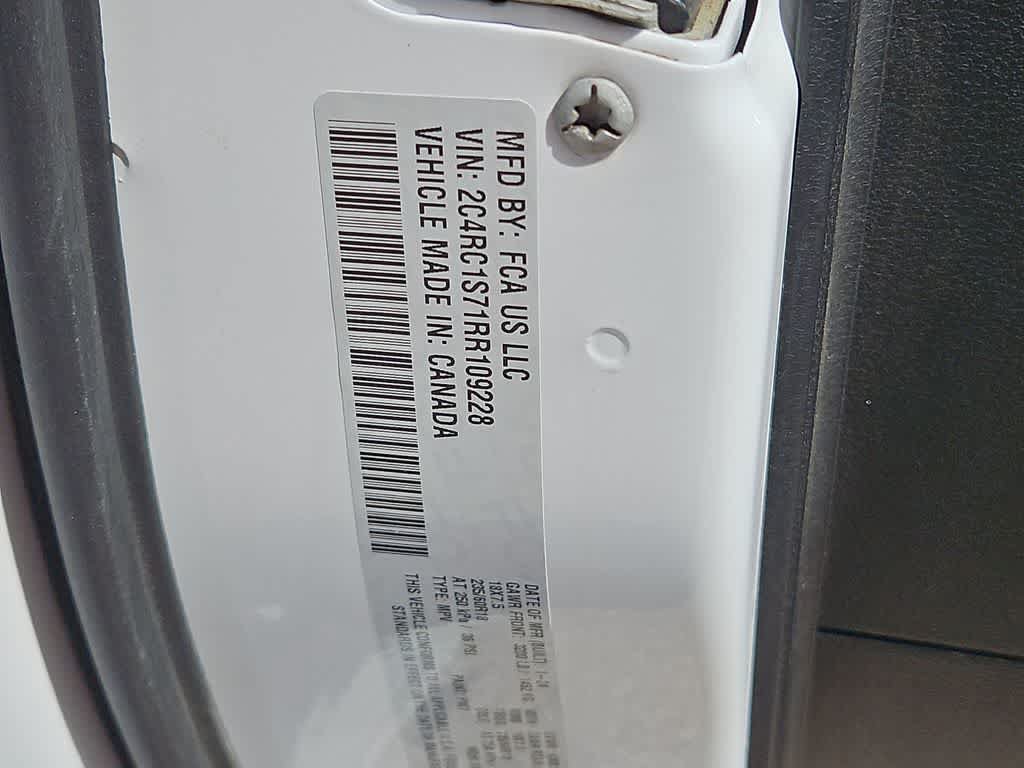 Used 2024 Chrysler Pacifica Limited FWD image 25