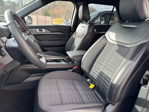 Certified 2025 Ford Explorer ST-Line w/ ST-Line Street Pack image 39