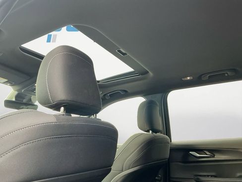 Used 2025 Jeep Grand Cherokee Laredo X w/ Luxury Tech Group I image 19