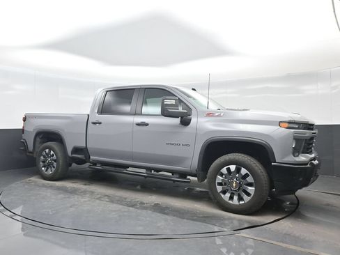 Used 2024 Chevrolet Silverado 2500 Custom w/ Custom Convenience Package AWD/4WD image 8