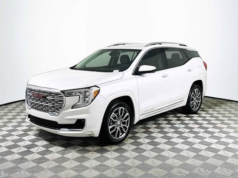 Used 2024 GMC Terrain Denali w/ Denali Premium Package AWD/4WD image 3