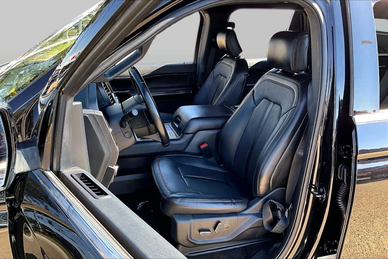 Used 2019 Ford Expedition Max Limited w/ Driver Assistance Package AWD/4WD image 8