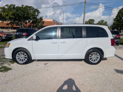 Used 2020 Dodge Grand Caravan SXT FWD image 8