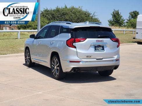 Used 2020 GMC Terrain Denali w/ Denali Premium Package FWD image 8