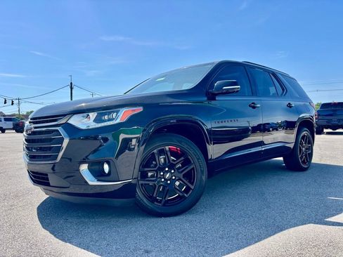 Used 2020 Chevrolet Traverse Premier w/ Redline Edition FWD image 2