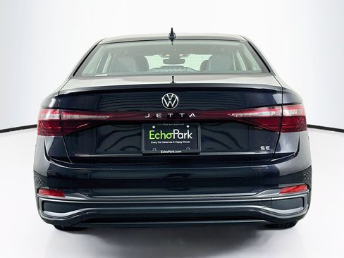 Used 2025 Volkswagen Jetta SE FWD image 7