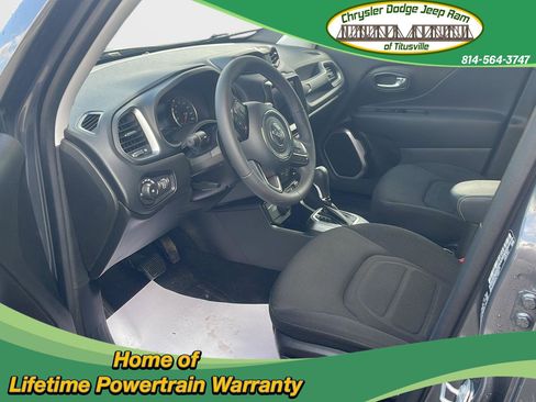 Used 2022 Jeep Renegade Latitude AWD/4WD image 2