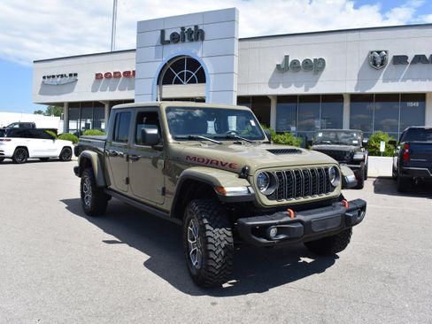 Used 2025 Jeep Gladiator Mojave image 1