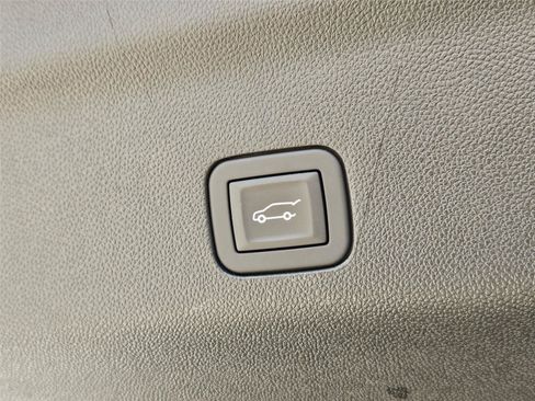 Used 2025 GMC Yukon Denali Ultimate w/ LPO, Floor Liner Package AWD/4WD image 29