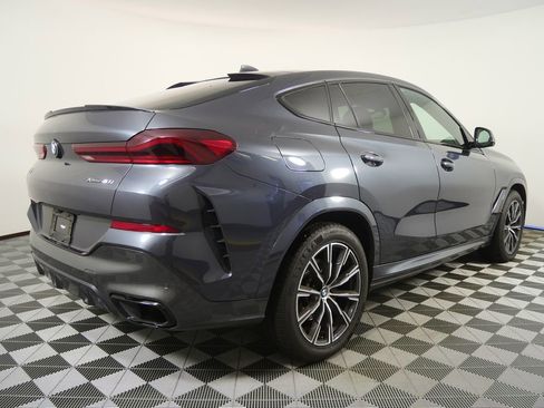 Used 2022 BMW X6 xDrive40i w/ M Sport Package image 3