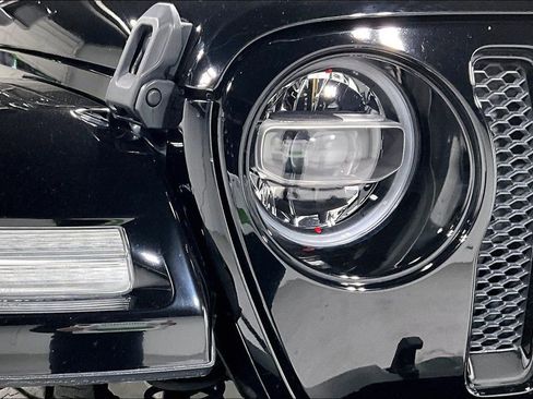 Used 2020 Jeep Wrangler Unlimited Sahara image 39