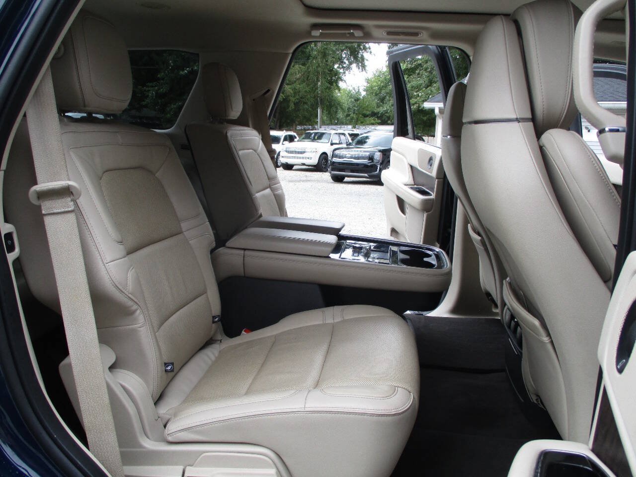 Used 2018 Lincoln Navigator Reserve w/ Technology Package AWD/4WD image 33