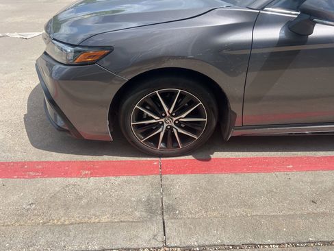 Used 2024 Toyota Camry SE w/ Convenience Package image 4