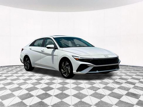 Used 2025 Hyundai Elantra Limited image 13