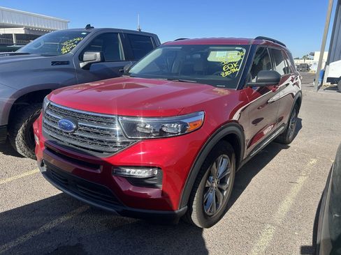 Used 2022 Ford Explorer XLT w/ Equipment Group 202A RWD image 2