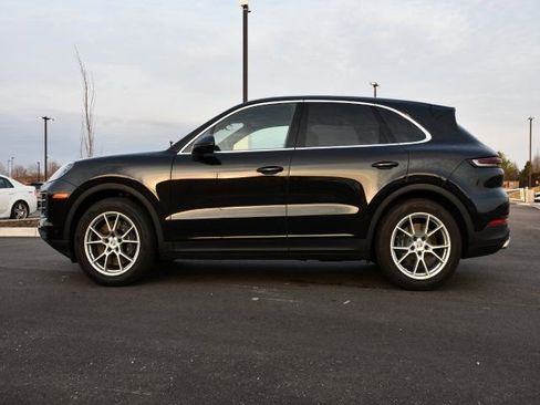 Used 2025 Porsche Cayenne image 4