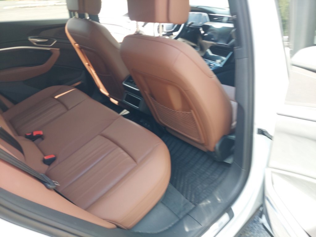 Used 2024 Audi Q8 e-tron Premium Plus w/ Premium Plus Package AWD/4WD image 29