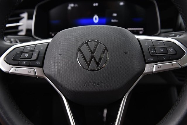 Used 2025 Volkswagen Jetta SE w/ Sunroof Package FWD image 19