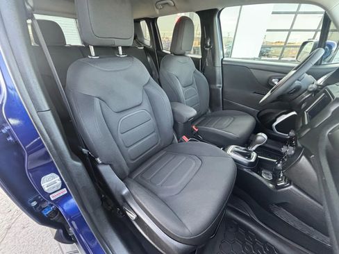 Used 2018 Jeep Renegade Latitude w/ Trailer Tow Group image 12