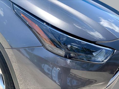 Used 2022 Toyota Highlander LE FWD image 28