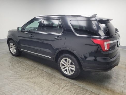 Used 2018 Ford Explorer XLT image 3