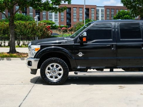 Used 2015 Ford F250 XLT w/ XLT Premium Package AWD/4WD image 11