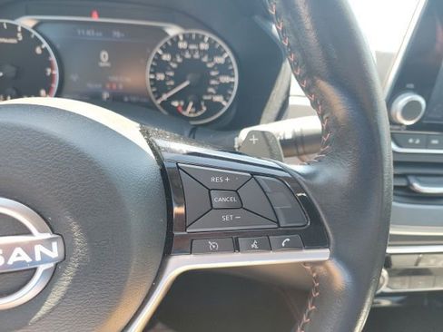 Used 2024 Nissan Altima 2.5 SR FWD image 11