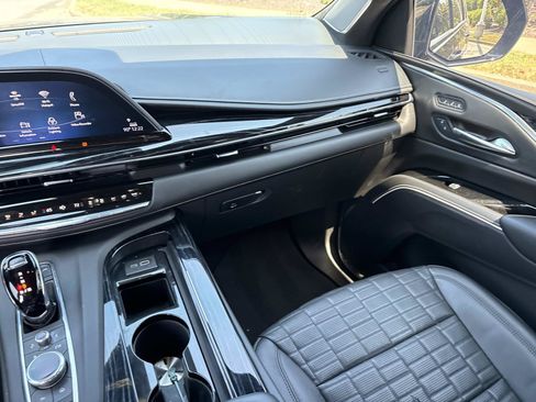 Used 2023 Cadillac Escalade ESV V AWD/4WD image 30